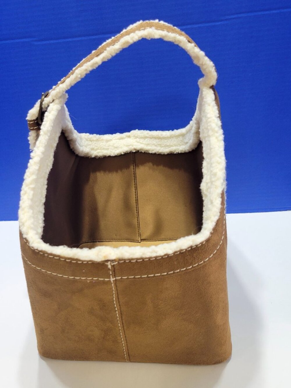 Bath and Body Works Faux Suede and Sherpa Bucket Tote Bag - Picture 4 of 8